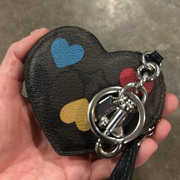 Coach Heart Pouch - Picture 3 of 3